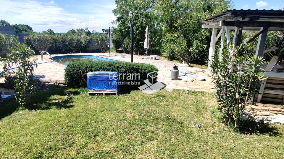 Istria, Marčana, Krnica, stone house 110m2, garden 600m2 with swimming pool, for sale