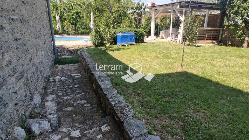 Istra, Marčana, Krnica, kamena kuća 110m2, okućnica 600m2 s bazenom, prodaja