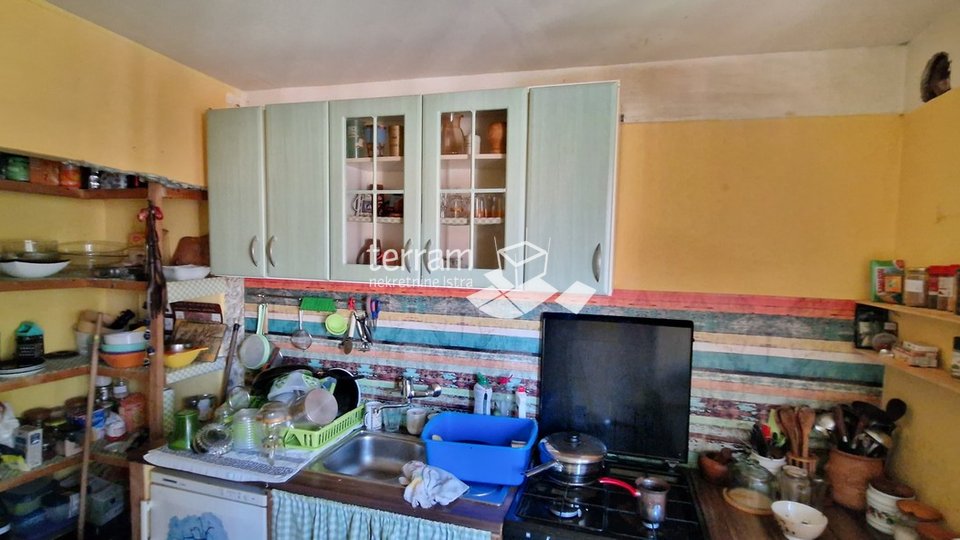 Istra, Pula, Centar, prvi kat, stan 74m2 3ss+DB, terasa, vrt, #prodaja