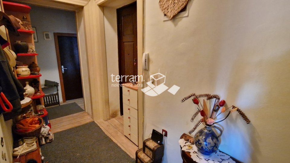 Istra, Pula, Centar, prvi kat, stan 74m2 3ss+DB, terasa, vrt, #prodaja