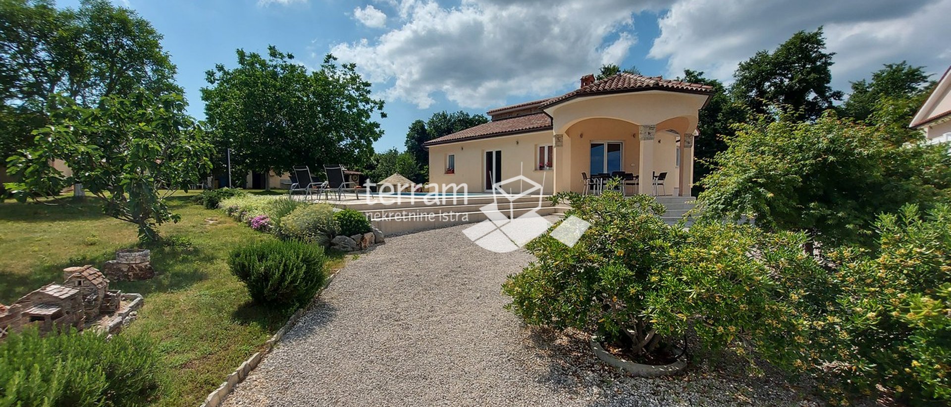 Istra, Tinjan, Kringa, Villa 174m2 s bazenom i velikom okućnicom 1225m2, #prodaja