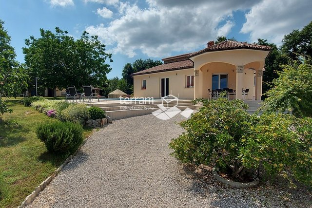 Istra, Tinjan, Kringa, Villa 174m2 s bazenom i velikom okućnicom 1225m2, #prodaja