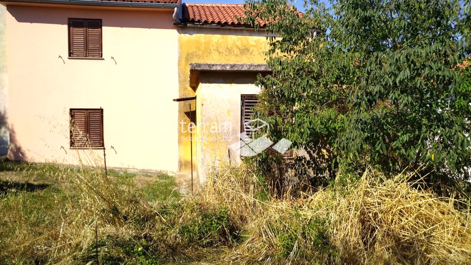 Istra, Medulin, Pomer, stara kuća za adaptaciju 100m2 s okućnicom 502m2, #prodaja