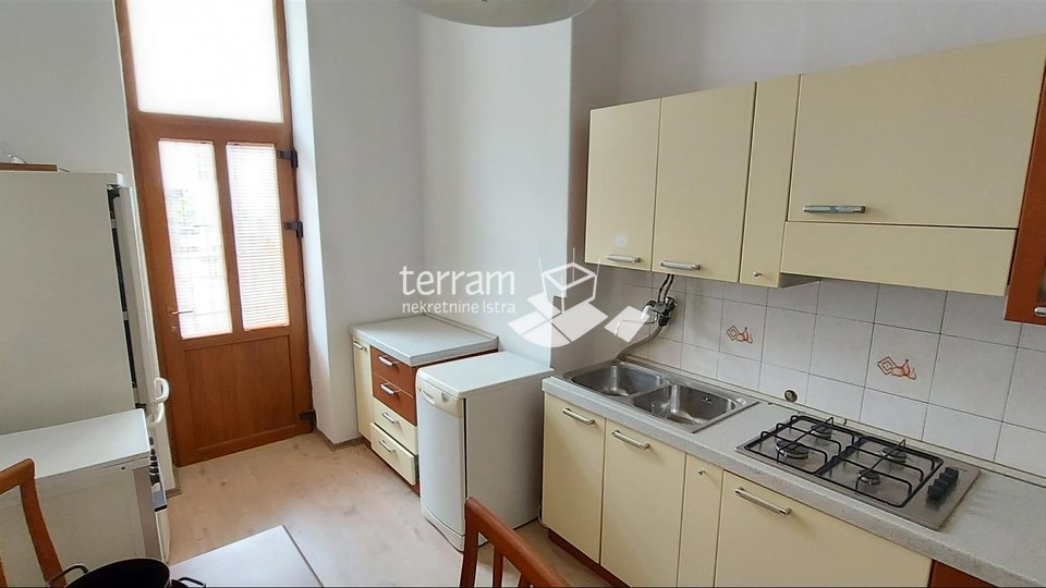 Istria, Pula, Center, apartment on the first floor 103m2 in the city center