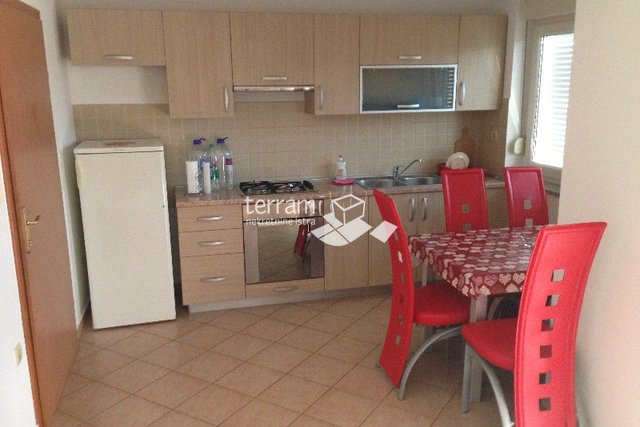 Pula, Valdebek, sunny apartment in a quiet location, 45m2 with garage parking space 12m2