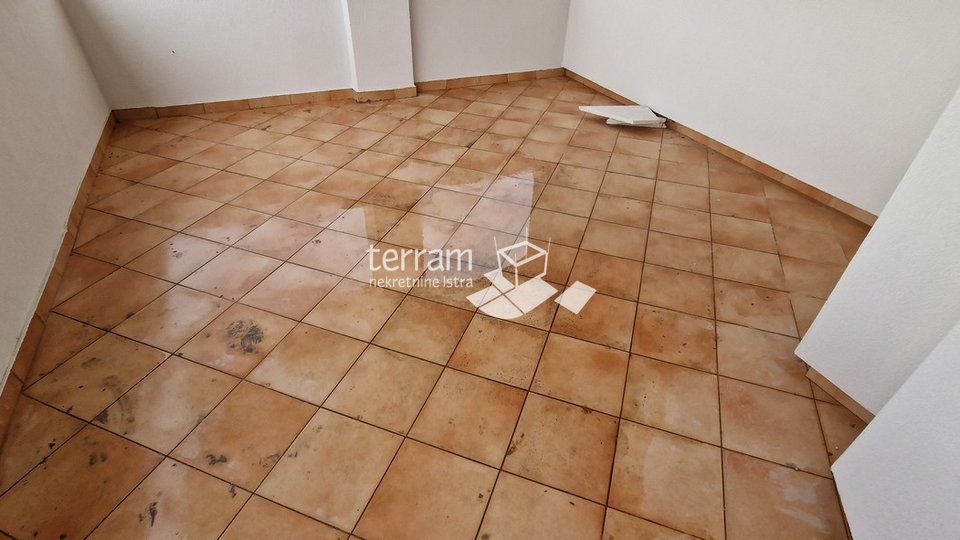 Istria, Medulin, Banjole, first floor apartment, 3 bedrooms, 100m2, swimming pool, for sale