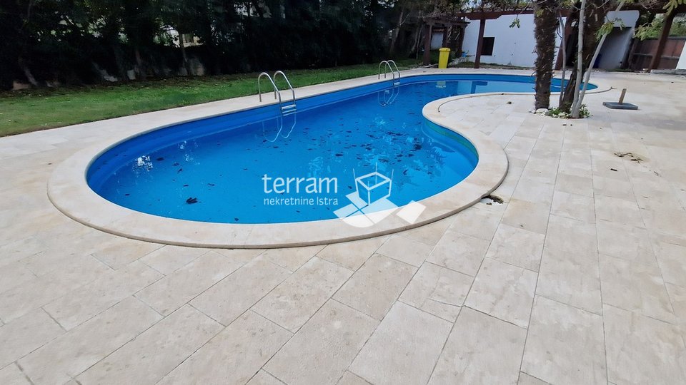 Istria, Medulin, Banjole, apartment house with swimming pool, large garden, close to the sea #sale