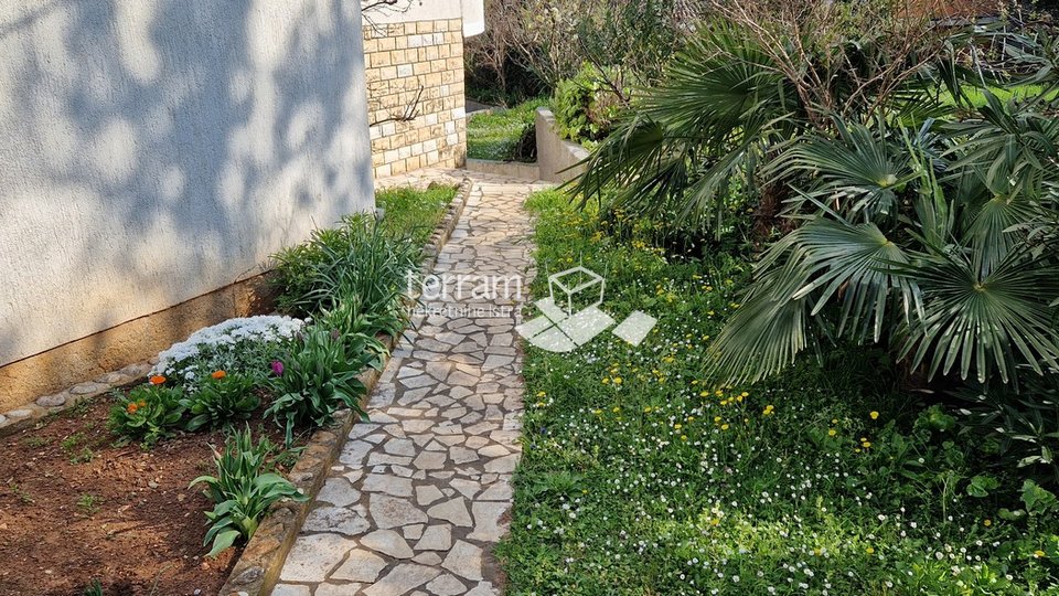 Istria, Medulin, Banjole, house with four apartments, garden 309m2, #sale