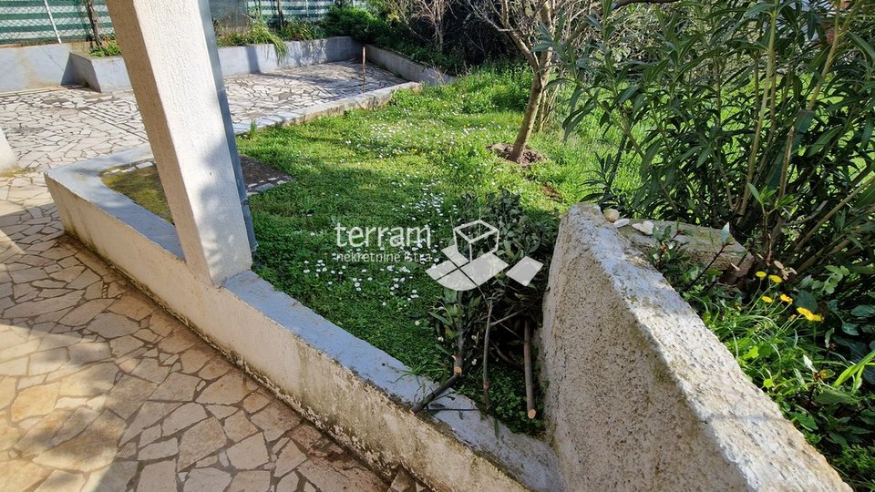 Istrien, Medulin, Banjole, Haus mit vier Wohnungen, Garten 309m2, #Verkauf