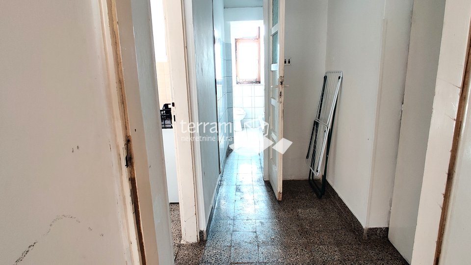 Istrien, Pula, Zentrum, Wohnung im zweiten Stock 46,78 m2 zur Renovierung, #Verkauf