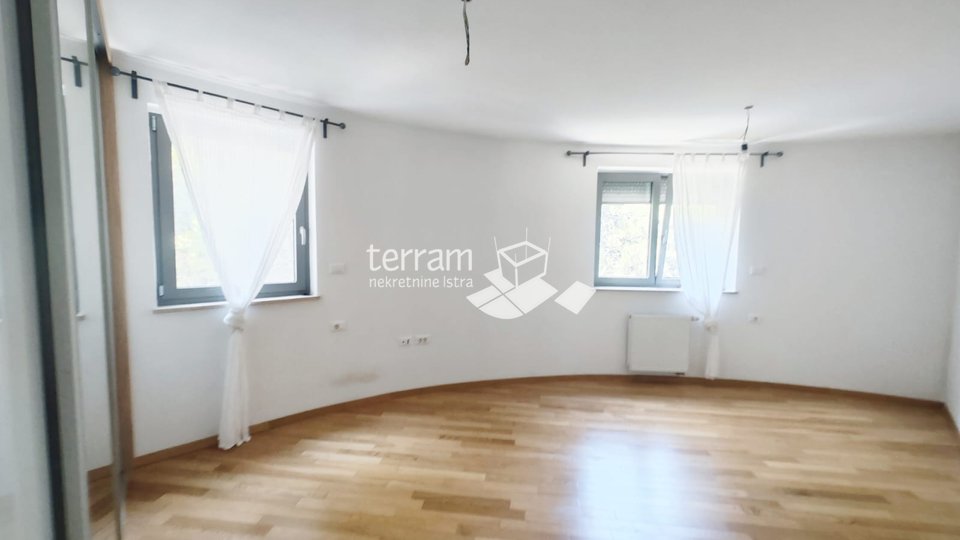 Istrien, Pula, Wohnung 122m2, 3 Schlafzimmer + Badezimmer, TOP-LAGE, Garagenverkauf