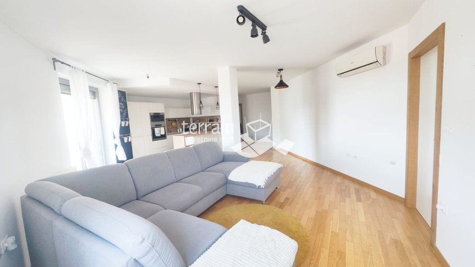 Istrien, Pula, Wohnung 122m2, 3 Schlafzimmer + Badezimmer, TOP-LAGE, Garagenverkauf