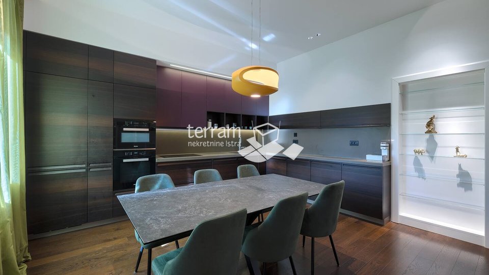 Istria, Pula, luxurious apartment in the city center, 108m2, 1st floor, renovated, newly furnished! #sale