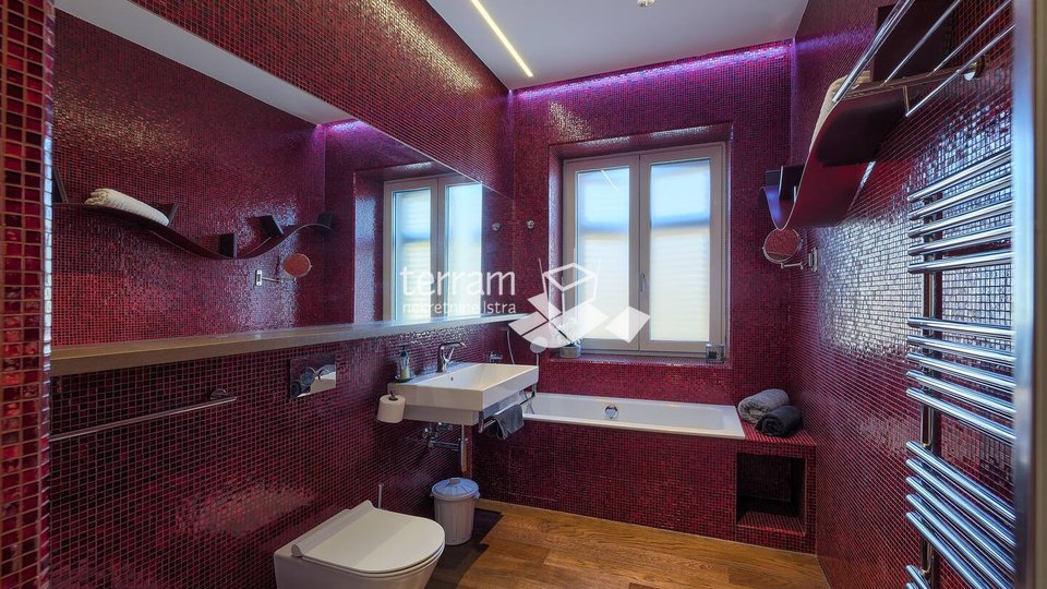 Istria, Pula, luxurious apartment in the city center, 108m2, 1st floor, renovated, newly furnished! #sale