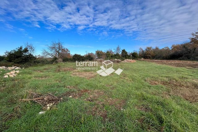 Istria, Svetvinčenat, Juršići, building plot 858m2 # sale