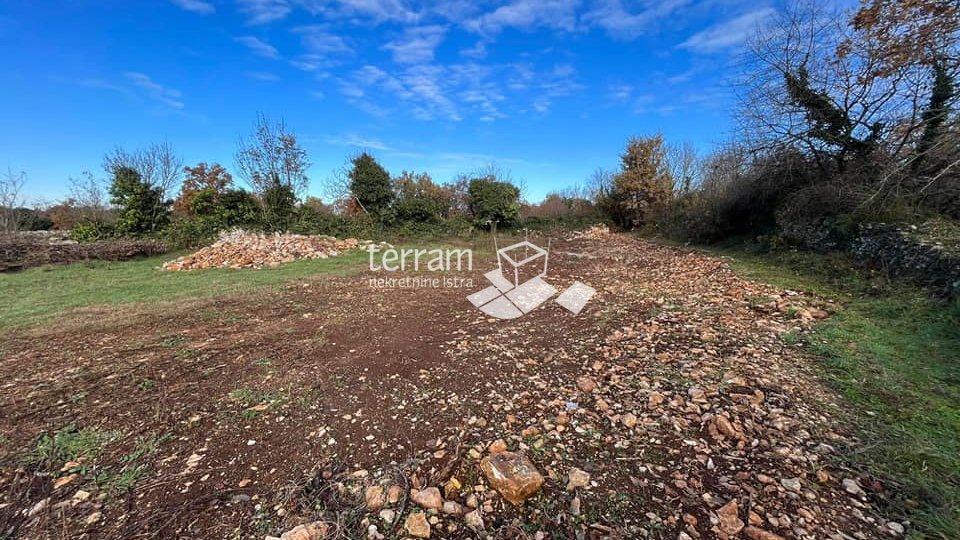 Istria, Svetvinčenat, Juršići, building plot 858m2 # sale