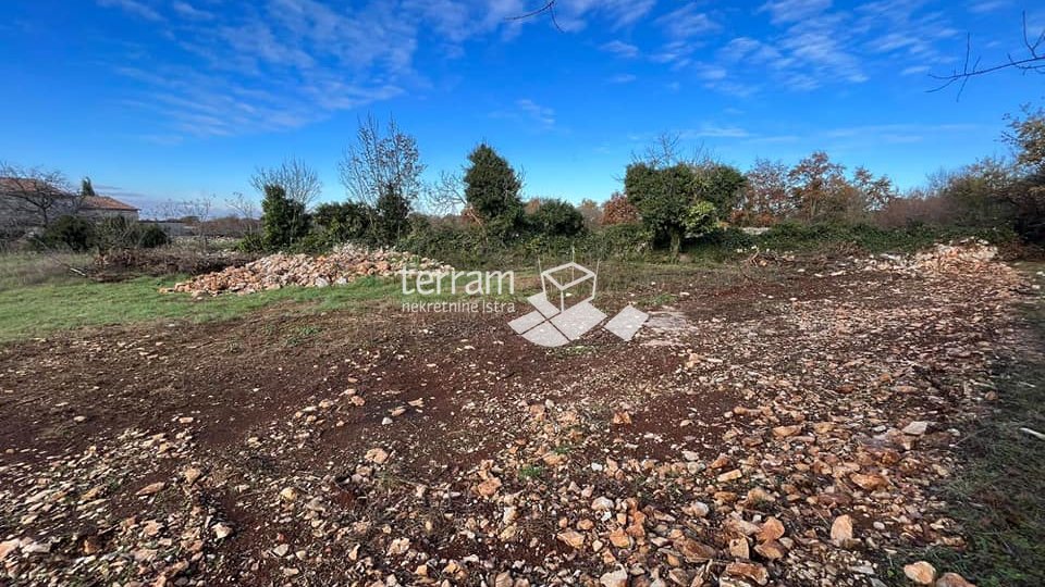 Istria, Svetvinčenat, Juršići, building plot 858m2 # sale