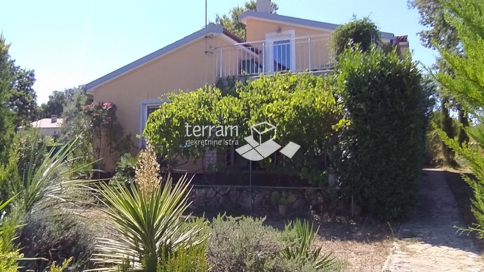 Istria, Ližnjan, Valtura, detached house 150m2, garden 610m2 # sale