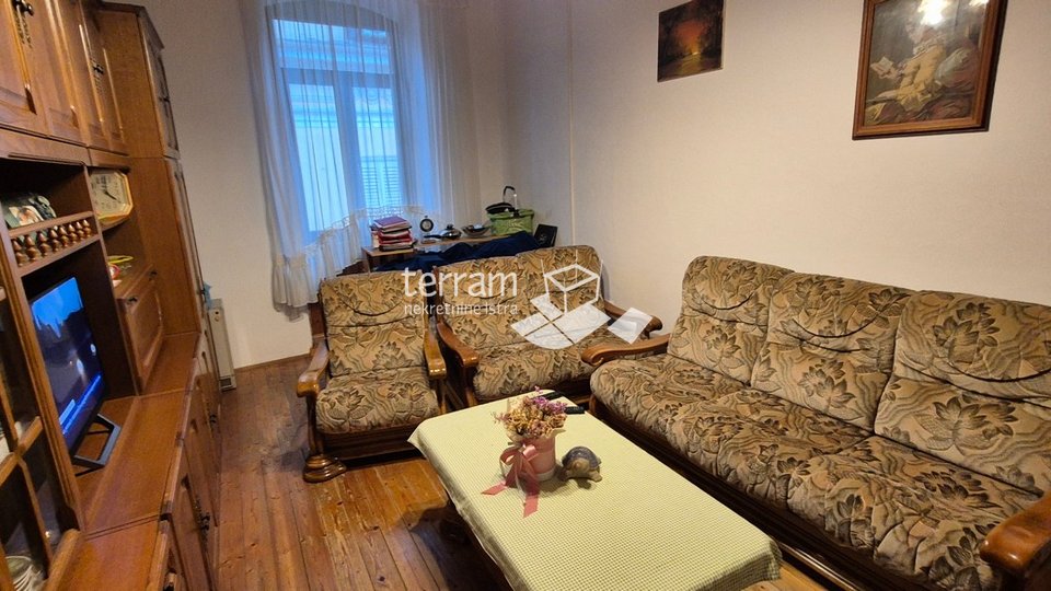 Istria, Pula, Centar, apartment 70m2, 2 bedrooms + bathroom, second floor # for sale