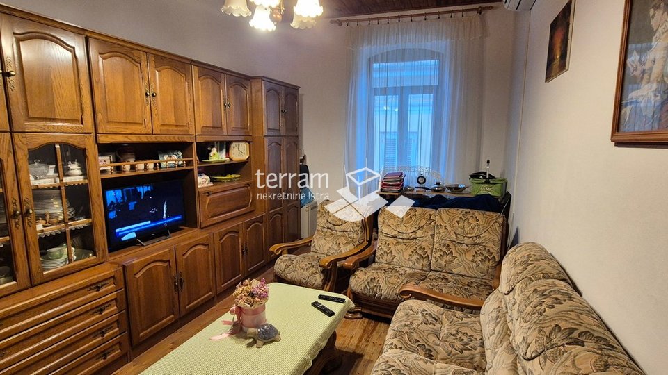 Istria, Pula, Centar, apartment 70m2, 2 bedrooms + bathroom, second floor # for sale