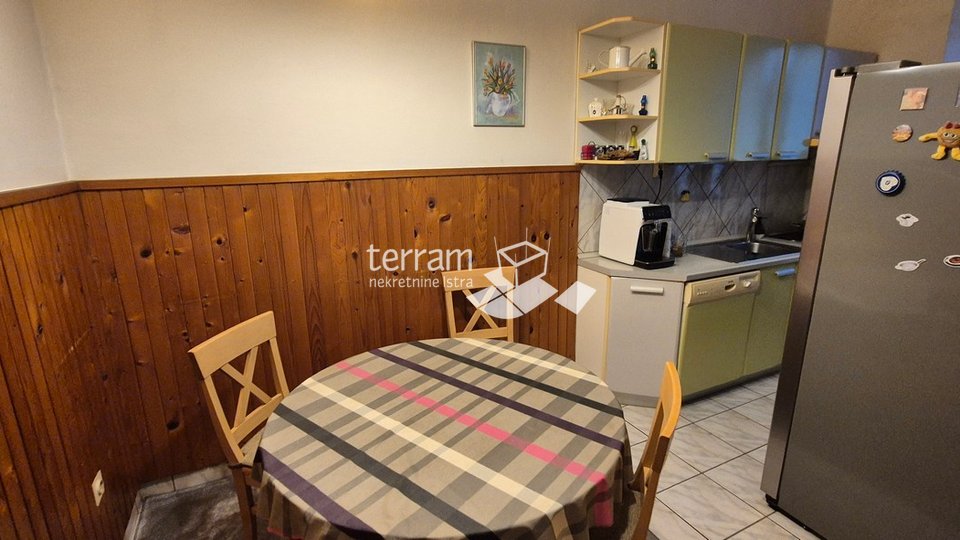 Istria, Pula, Centar, apartment 70m2, 2 bedrooms + bathroom, second floor # for sale