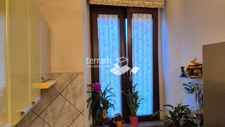 Istria, Pula, Centar, apartment 70m2, 2 bedrooms + bathroom, second floor # for sale