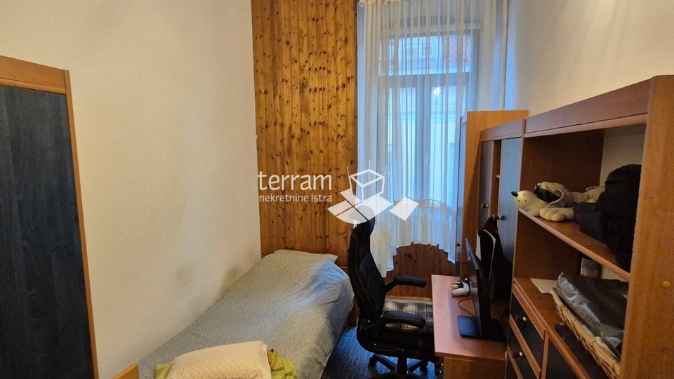 Istria, Pula, Centar, apartment 70m2, 2 bedrooms + bathroom, second floor # for sale