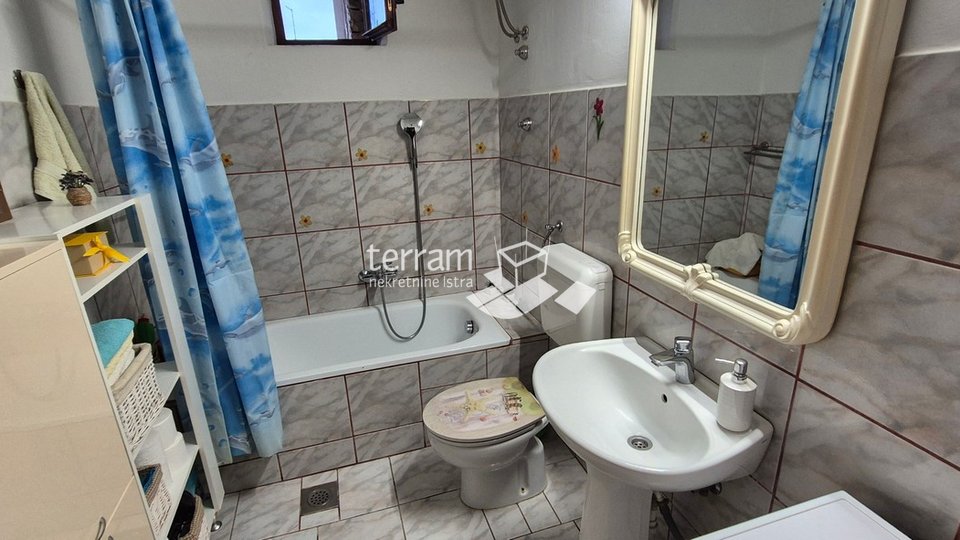 Istria, Pula, Centar, apartment 70m2, 2 bedrooms + bathroom, second floor # for sale