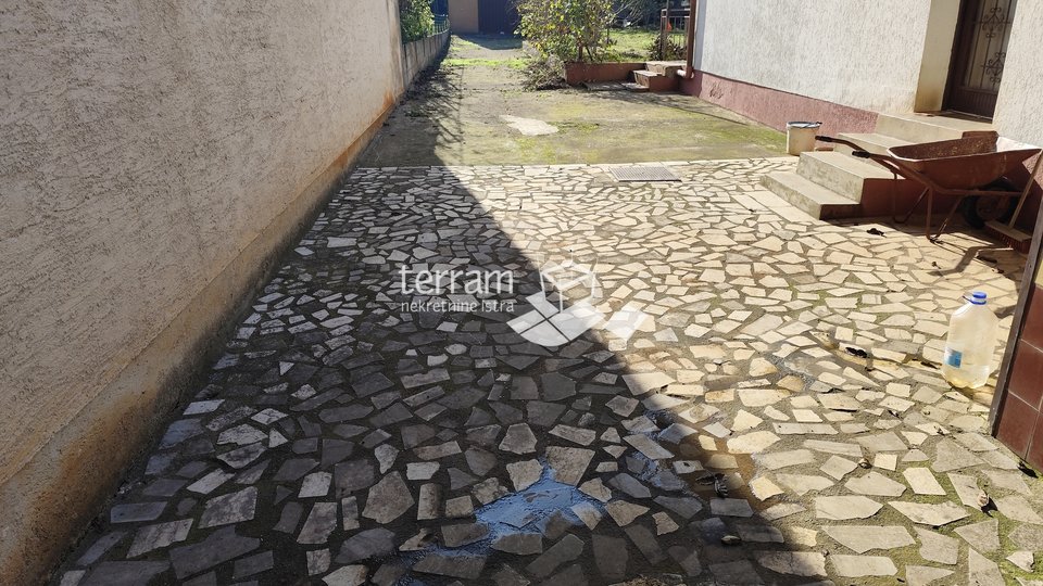 Istrien, Pula, Valdebek Haus 300m2, Garage, Garten 918m2 # Verkauf