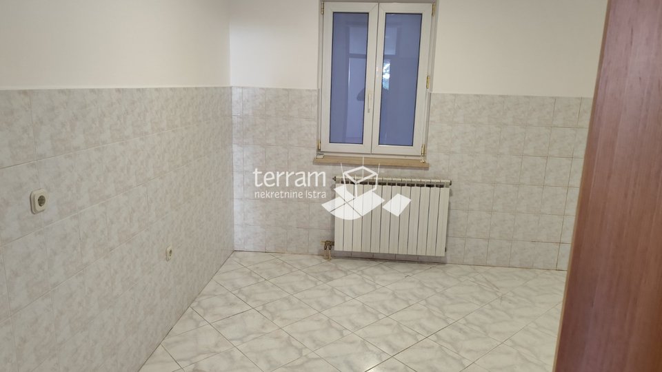 Istra, Pula, Centar, stan 73,80m2, 2SS+DB,  II kat, useljivo  # prodaja