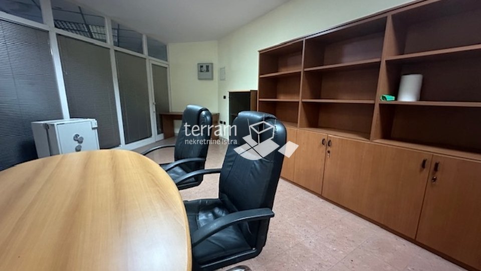 Commercial Property, 40 m2, For Rent, Pula - Centar