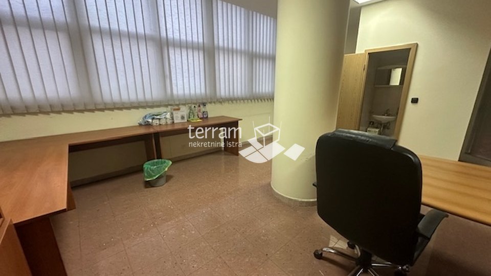 Commercial Property, 40 m2, For Rent, Pula - Centar