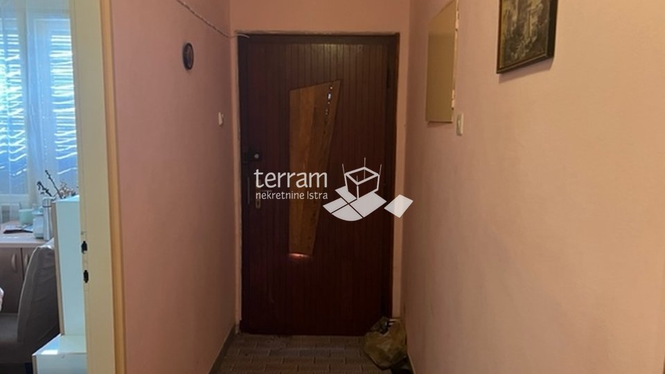 Istrien, Pula, Kaštanjer Wohnung zu verkaufen im Erdgeschoss eines Hauses 79m2 mit Garage + Hof