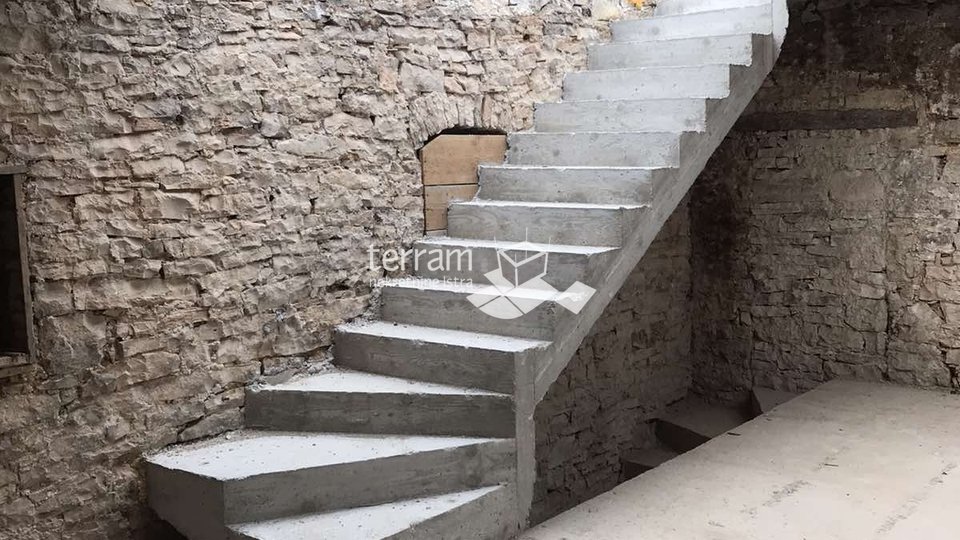 Istria, Kanfanar stone house for renovation