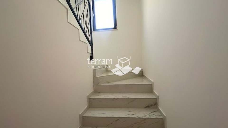 Istria, Medulin, Banjole, 1st floor, 82m2, 2 bedrooms, ready to move in, 200m from the sea, NEW !!!