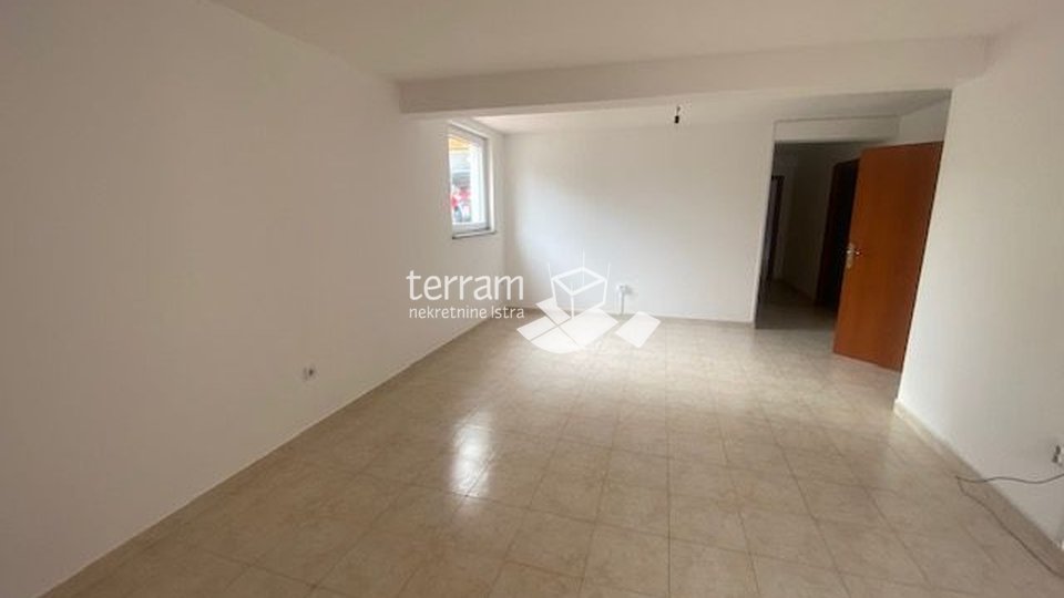 Istria, Pula, Gregovica, apartment 122m2, 3 bedrooms, garden, parking !!