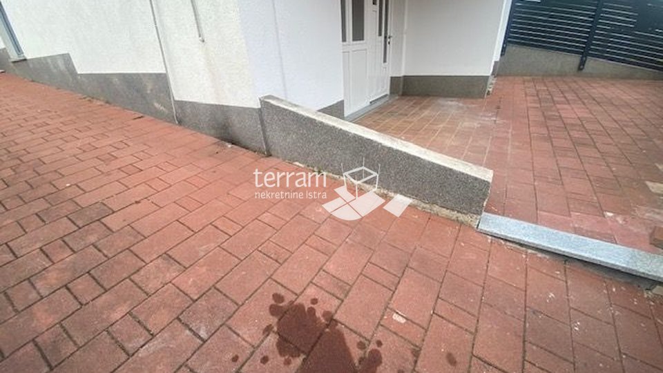Istria, Pula, Gregovica, apartment 122m2, 3 bedrooms, garden, parking !!