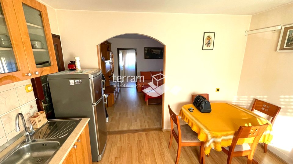 Pula, Kaštanjer apartment on the 1st floor with loggia and balcony, ready to move immediately