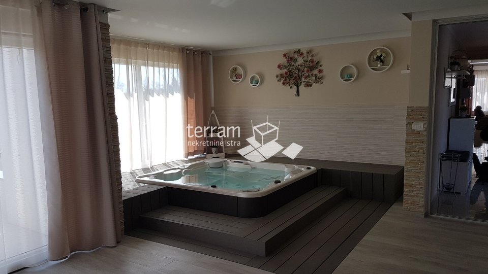 Istra, Marčana, prodaje se villa 309m2, s bazenom, mirna lokacija