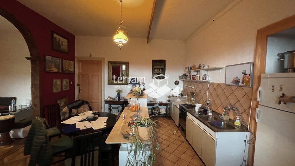 Pula, Veruda apartment in an Austro - Hungarian villa, sea view