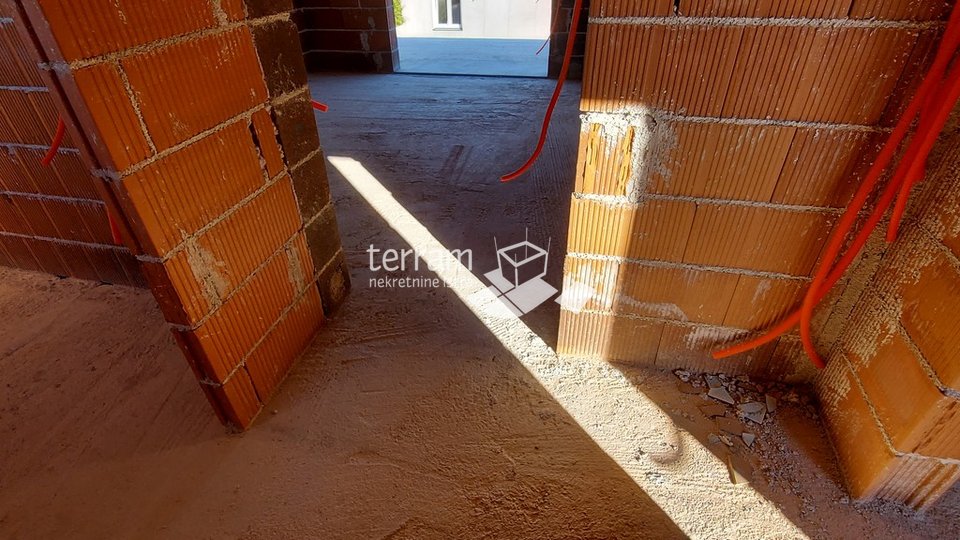 Istra, Pula, Šikići, kuća 200m2, 3SS, bazen, NOVO!!!