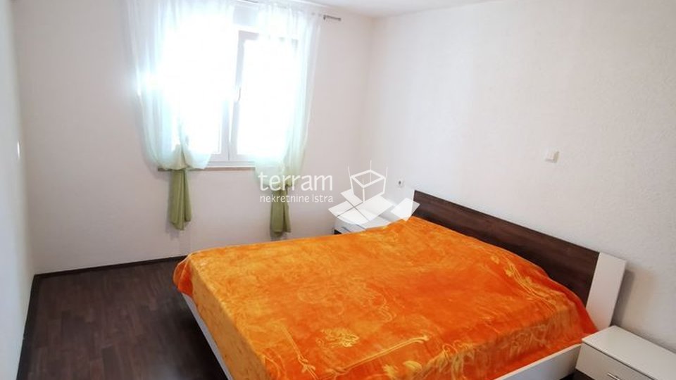 Pula, stan 64m2, širi centar, 3. kat, renovirano, namješteno!!