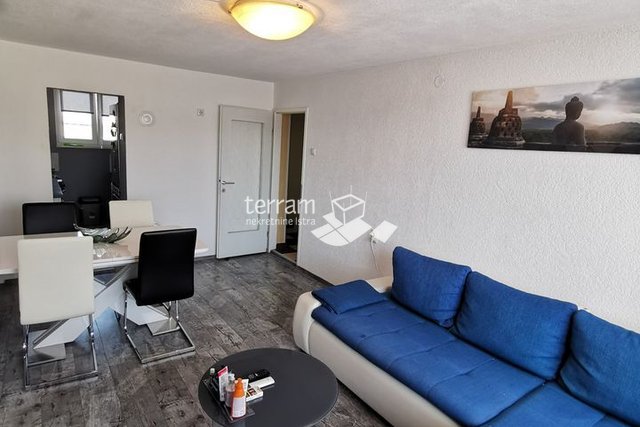Pula, apartment 64m2, wider center, 3rd floor, renovated, furnished !!