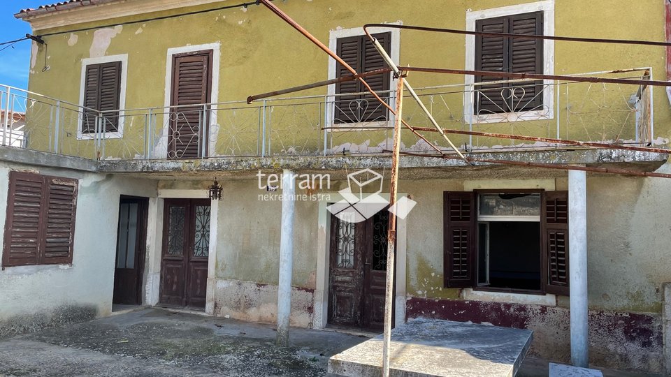 Istra,Valtura-stara kamena kuća sa šternom i dvorištem