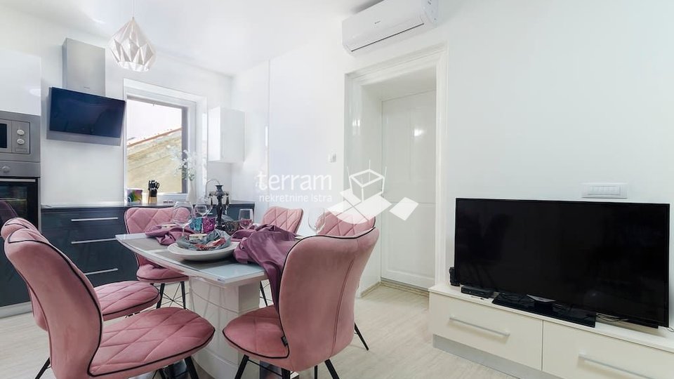 Istria, Pula, town center, apartment on the second floor, 69m2, RENOVATED !!
