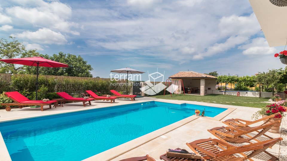 Istria, Svetvincenat two houses, 350m2, swimming pool 40m2, garden 1724m2