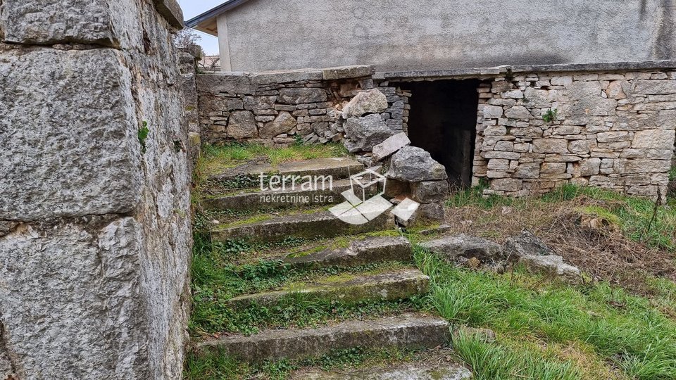 Istrien, Zminj altes freistehendes istrisches Haus 160m2, zur Renovierung
