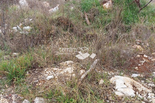 Istria, Rovinj, Rovinjsko selo, building land 443m2 with a project for a family house 150m2