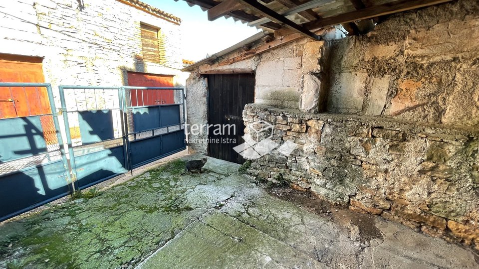 Istra,Vodnjan - kuća sa garažom i okućnicom u centru