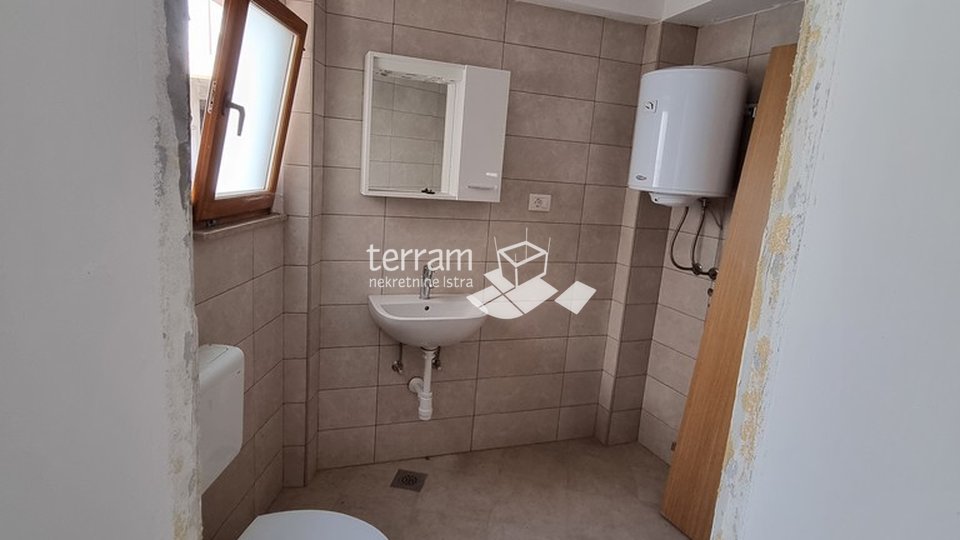 Istra, Rovinjsko selo, renovirana stara kuća, 150m2, s dva stana i garažom